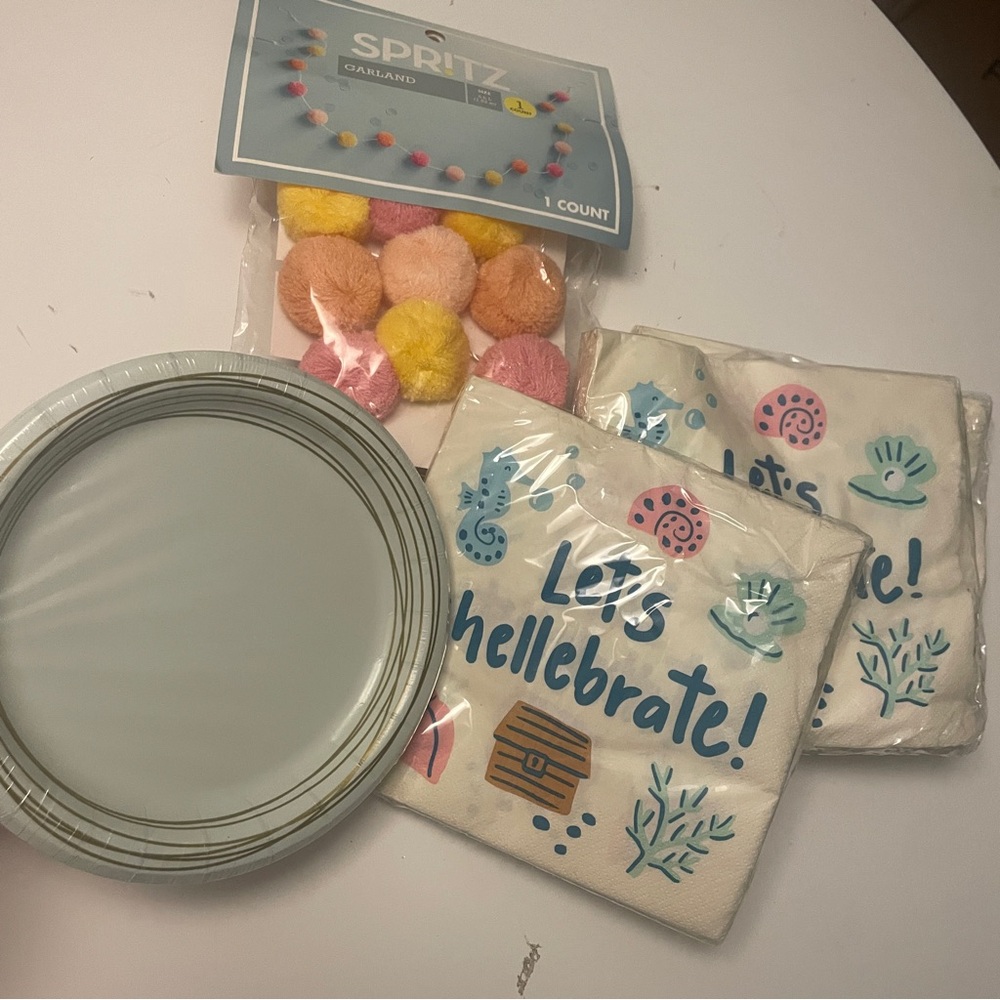 NWT Target Party Supplies: 20 snack plates, 60 Napkins & 1 Coordinating banner